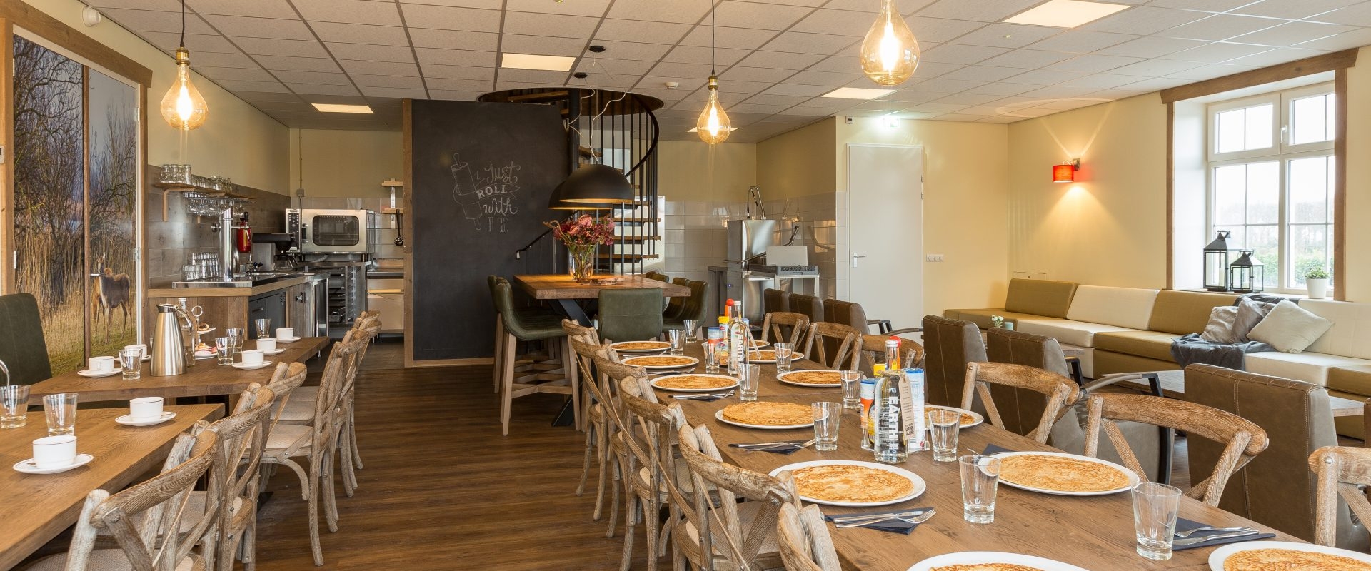 Eethoek Hoeve B opgedekt met pannenkoeken